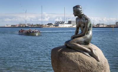 Скульптура Русалочки в Дании